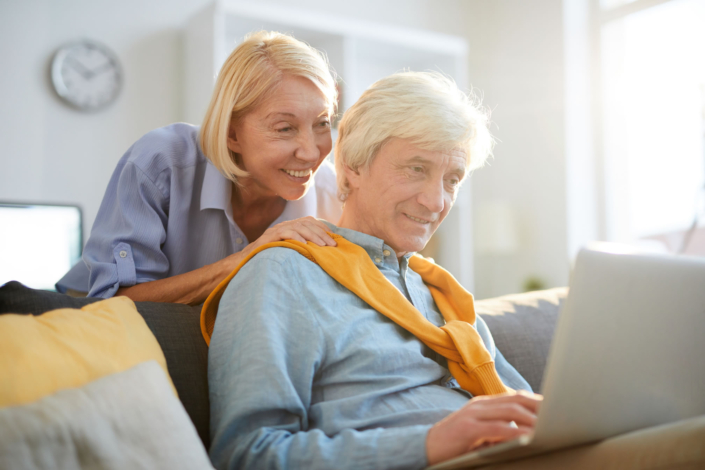 Contemporary_Senior_Man_Using…_original_544504