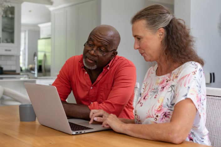 Couple_Using_Laptop_At_Home_original_3515923