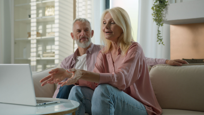 Happy_Elderly_Couple_Use_Laptop_Together_original_1934887
